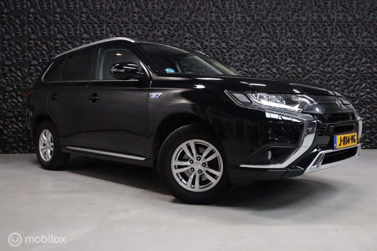 Mitsubishi Outlander - 2.4 PHEV Pure | Camera | Carplay | ESP - AutoWereld.nl