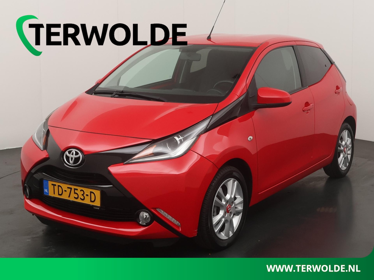 Toyota Aygo - 1.0 VVT-i x-play | Parkeercamera | Climate Control | Lichtmetalen velgen | - AutoWereld.nl