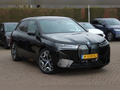 BMW iX - xDrive40 High Exe. M Sport 77 kWh / SoH 97, 1% / Trekhaak / 360Camera / Head-up / Keyless