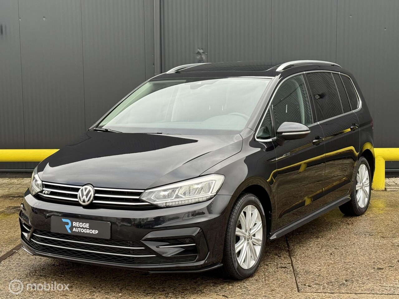Volkswagen Touran - 2.0 TDI DSG R-Line PANODAK | TREKHAAK | - AutoWereld.nl
