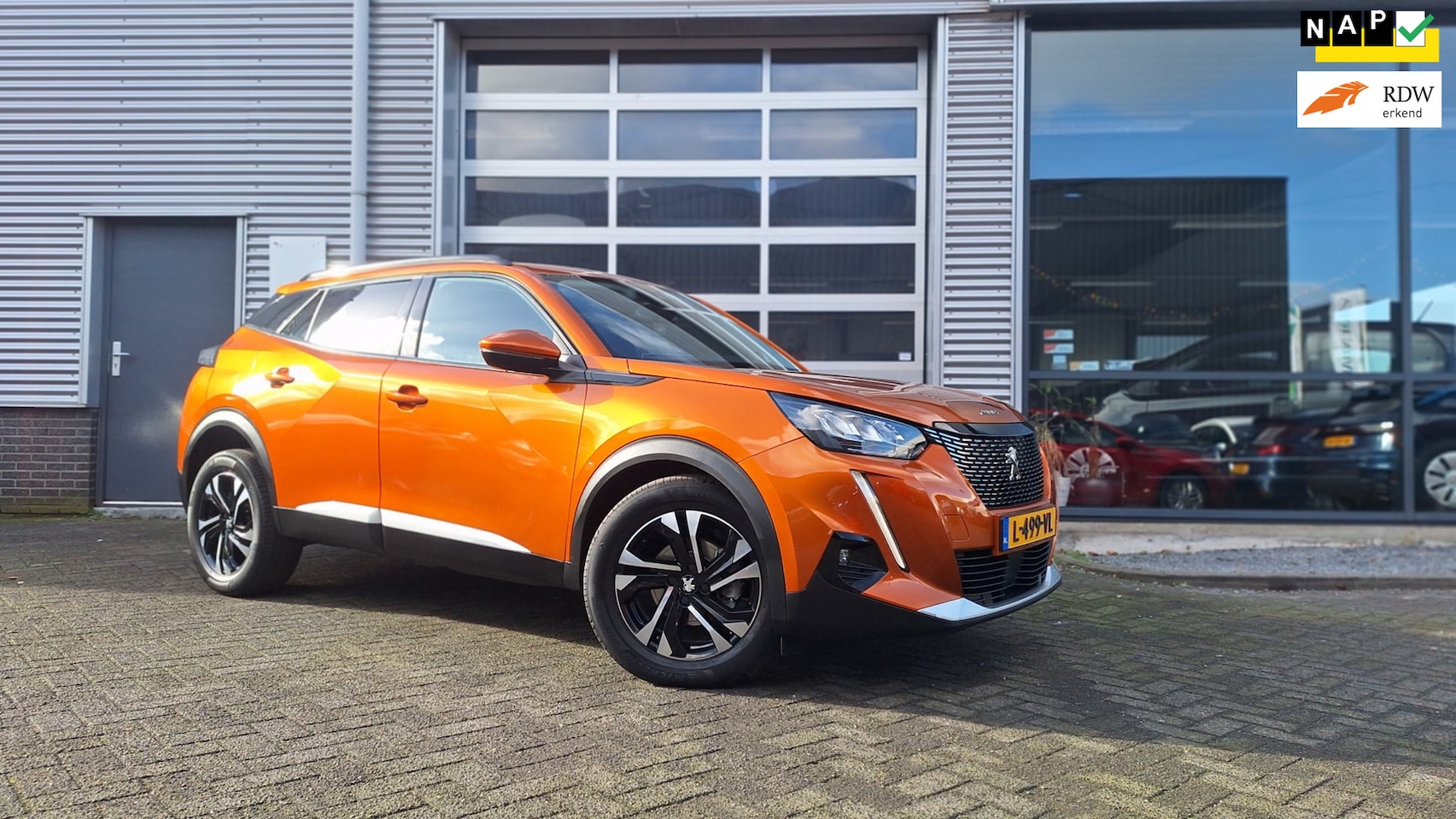 Peugeot 2008 - 1.2 PureTech Allure Automaat/Nav/Camera/18 Inch/Cruise/Enz/ - AutoWereld.nl