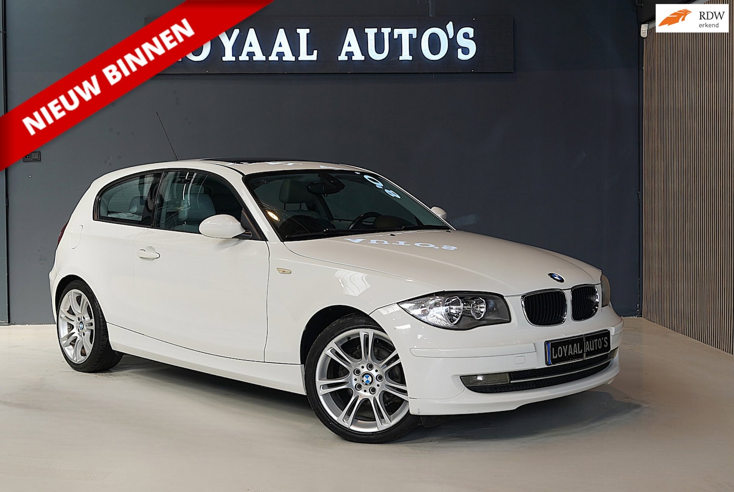 BMW 1-serie - 118i Business Line | AUT | PANODAK | AIRCO | CRUISE | LEDER | STOEL.VERW | APK. - AutoWereld.nl