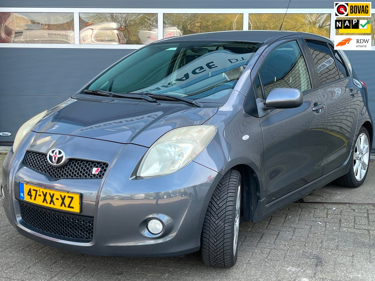 Toyota Yaris - 1.8 VVTi TS Sport 5Drs*MultiMedia*Airco*133PK*Keyless*AllSeason - AutoWereld.nl