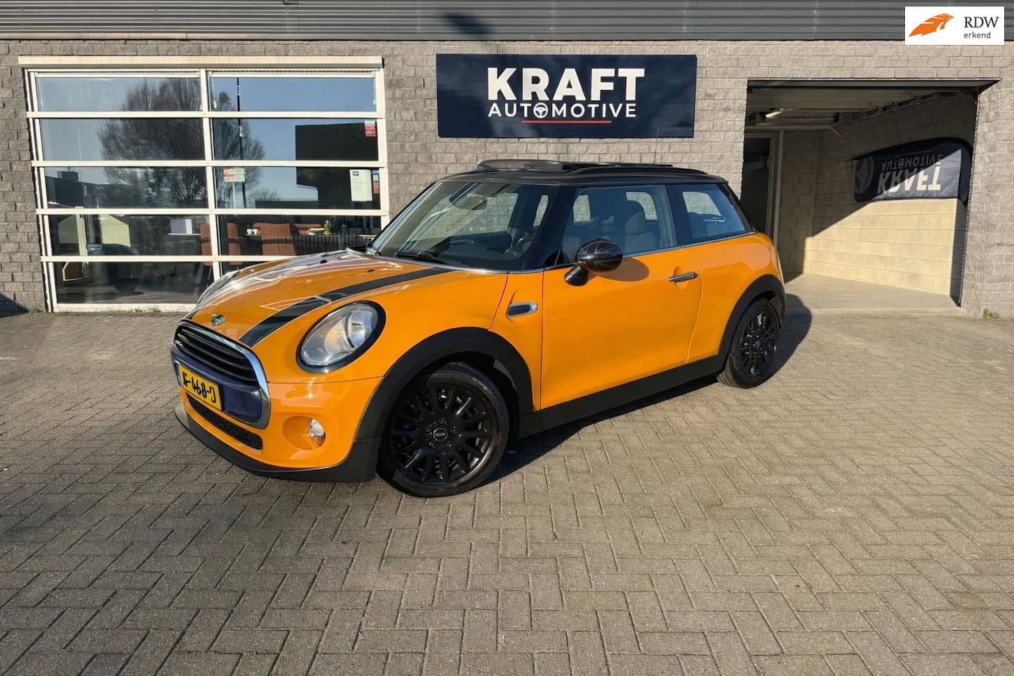 MINI Cooper - Mini 1.5 Business | PANO | NAP | Clima | Bluetooth | Navi | Cruise | Led Ring | Sportstoel - AutoWereld.nl