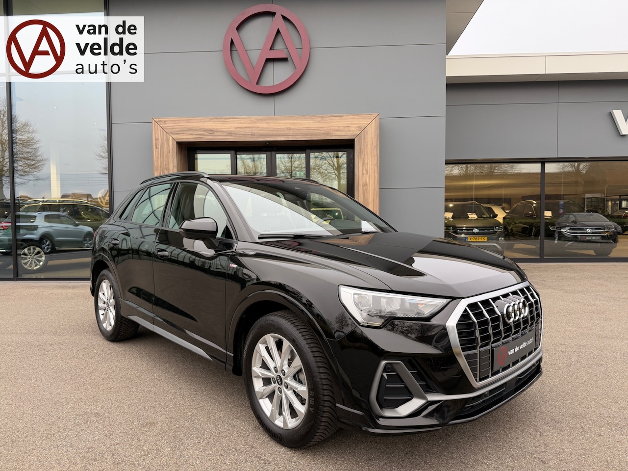 Audi Q3 - 35 TFSI 150pk S-tronic S-line | Alcantara | Keyless | Dode hoek | Elek. Achterklep | Camer - AutoWereld.nl