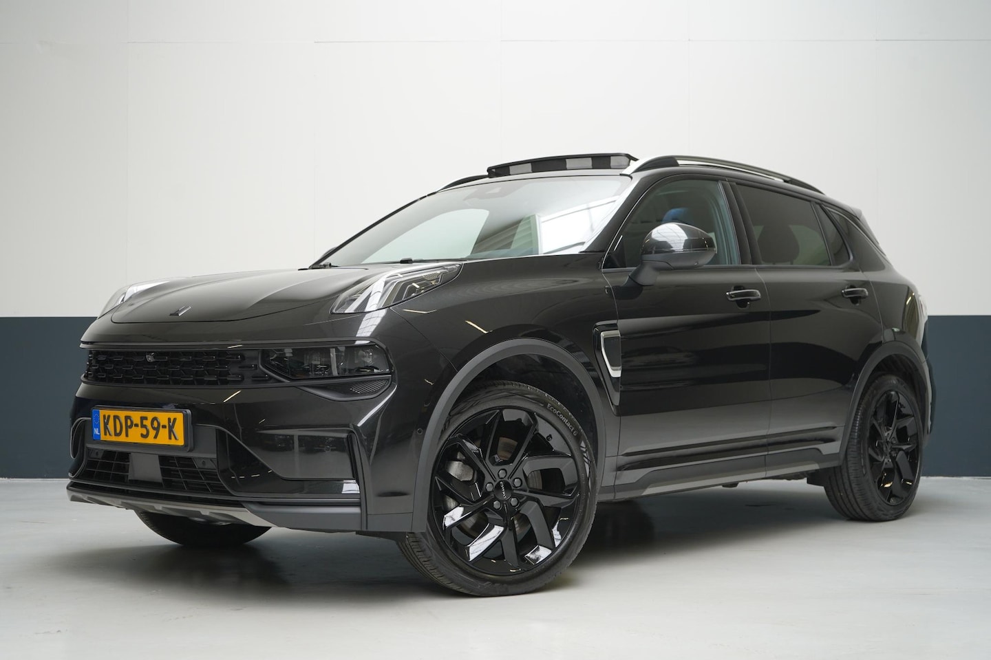 Lynk & Co 01 - 1.5 | Zwart optiek | Panoramadak | Navigatie | Memory | Apple CarPlay - AutoWereld.nl