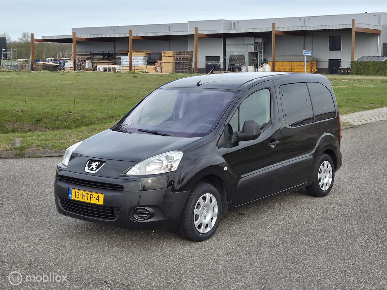 Peugeot Partner Tepee - 1.6 XT Airco / Trekhaak / ZEER NETJES - AutoWereld.nl