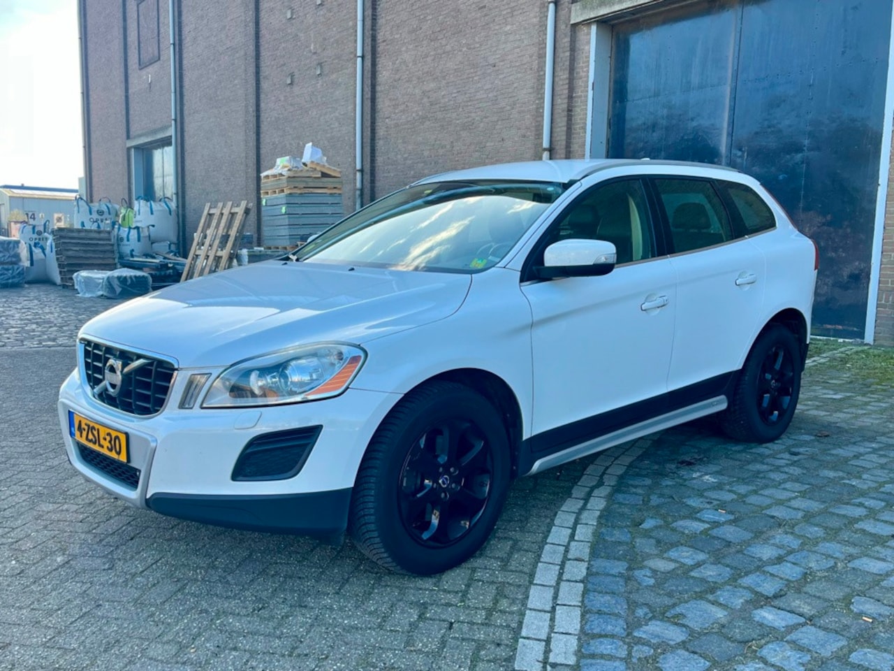 Volvo XC60 - 2.4 D5 AWD Summum - AutoWereld.nl