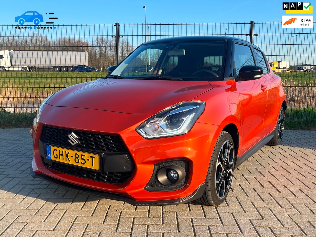 Suzuki Swift - 1.4 Sport Smart Hybrid | Camera | KeyLess | CarPlay | 8000KM | - AutoWereld.nl