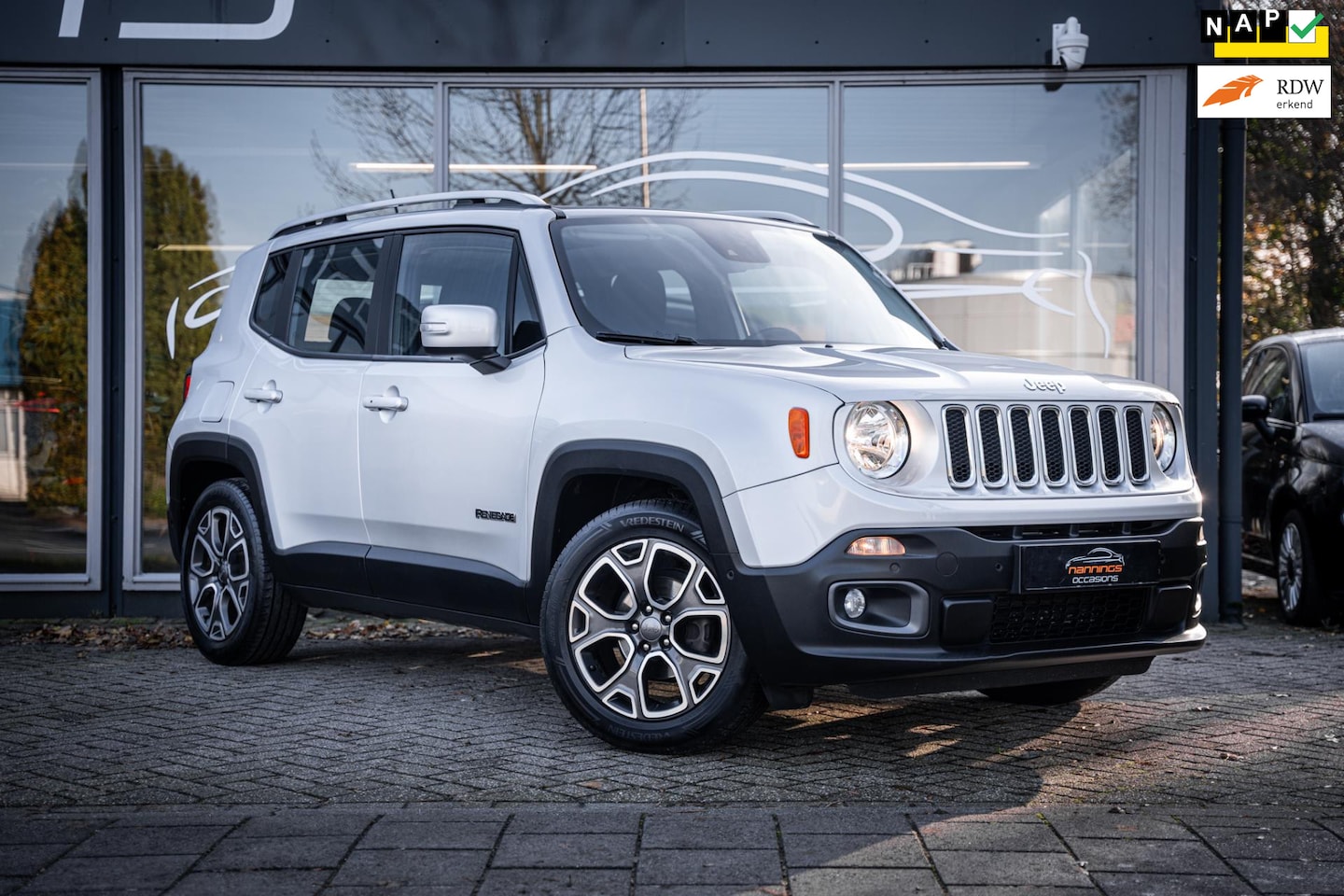 Jeep Renegade - 1.4 MultiAir Limited|Trekh|Keyless|Pano|Cruise|Navi|Uconnect|Cam| - AutoWereld.nl