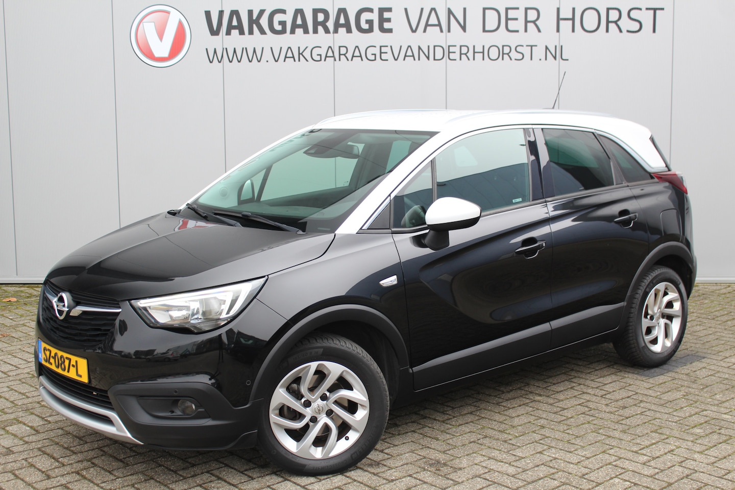 Opel Crossland X - 1.2-131pk Turbo Innovation. Two tone. Erg nette en luxe hoogzitter voor nog jaren rijplezi - AutoWereld.nl