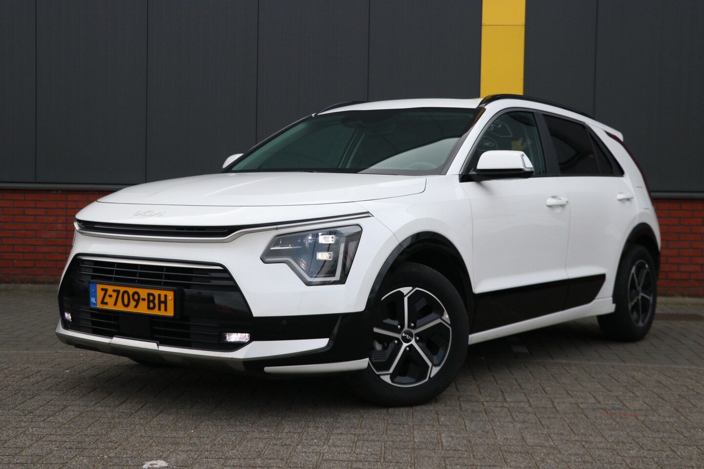 Kia Niro - 1.6 GDi Hybrid DynamicPlusLine Open dak | Adapt. CruiseControl | Camera | Leder | incl BTW - AutoWereld.nl