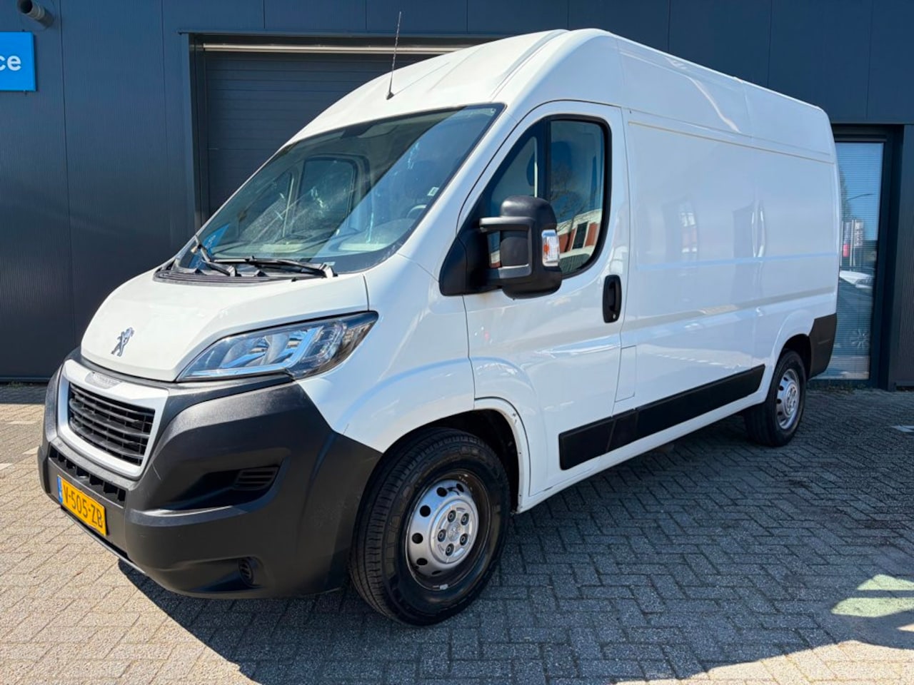 Peugeot Boxer - 435 2.0 BlueHDI L2H2 Premium 435 2.0 BlueHDI L2H2 Premium, Navi, Camera, ISRI-Stoel - AutoWereld.nl
