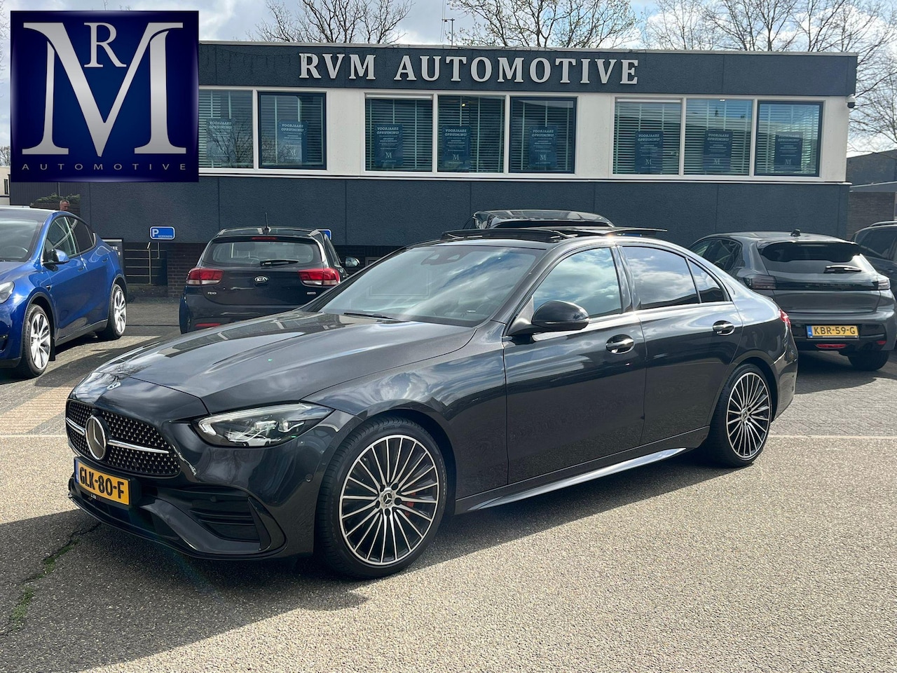 Mercedes-Benz C-klasse - 300 AMG Line VAN: 43.900,- VOOR: 39.877,- UW LENTEVOORDEEL: 4.023,- | MEGA COMPLEET!! | RI - AutoWereld.nl