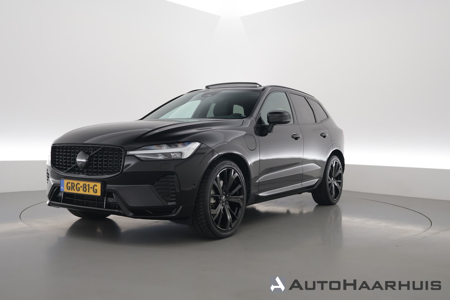 Volvo XC60 - T8 Plug-in hybrid Plus Black Edition Luchtvering | Stoelventilatie | Elek. Trekhaak | Pano - AutoWereld.nl