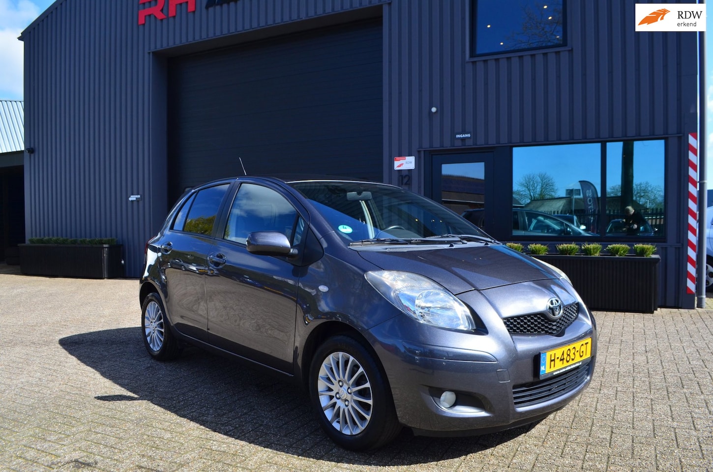 Toyota Yaris - 1.3 VVTi Comfort | 5 deurs | Airco | LMT wielen - AutoWereld.nl