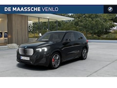 BMW iX1 - eDrive20 M Sport / Panoramadak / Trekhaak / Sportstoelen / Achteruitrijcamera / M Adaptief
