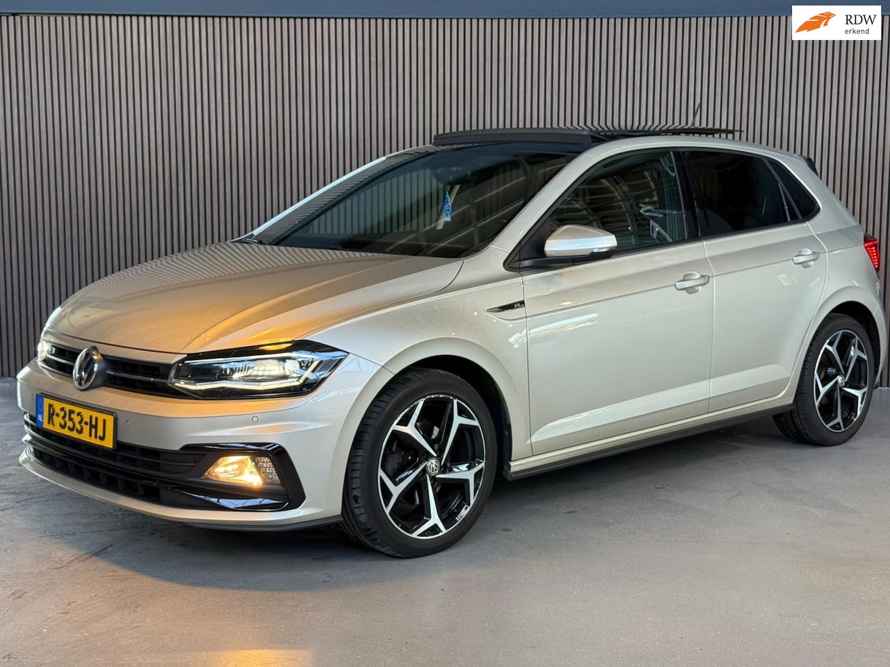 Volkswagen Polo - 1.0 TSI Highline Business R|CRUISE|PANO|PDC|CAMERA|NAVI|CLIMA|STOELVERWARMING - AutoWereld.nl