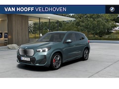 BMW iX1 - eDrive20 M Sport / Panoramadak / Trekhaak / Sportstoelen / Head-Up / M Adaptief onderstel