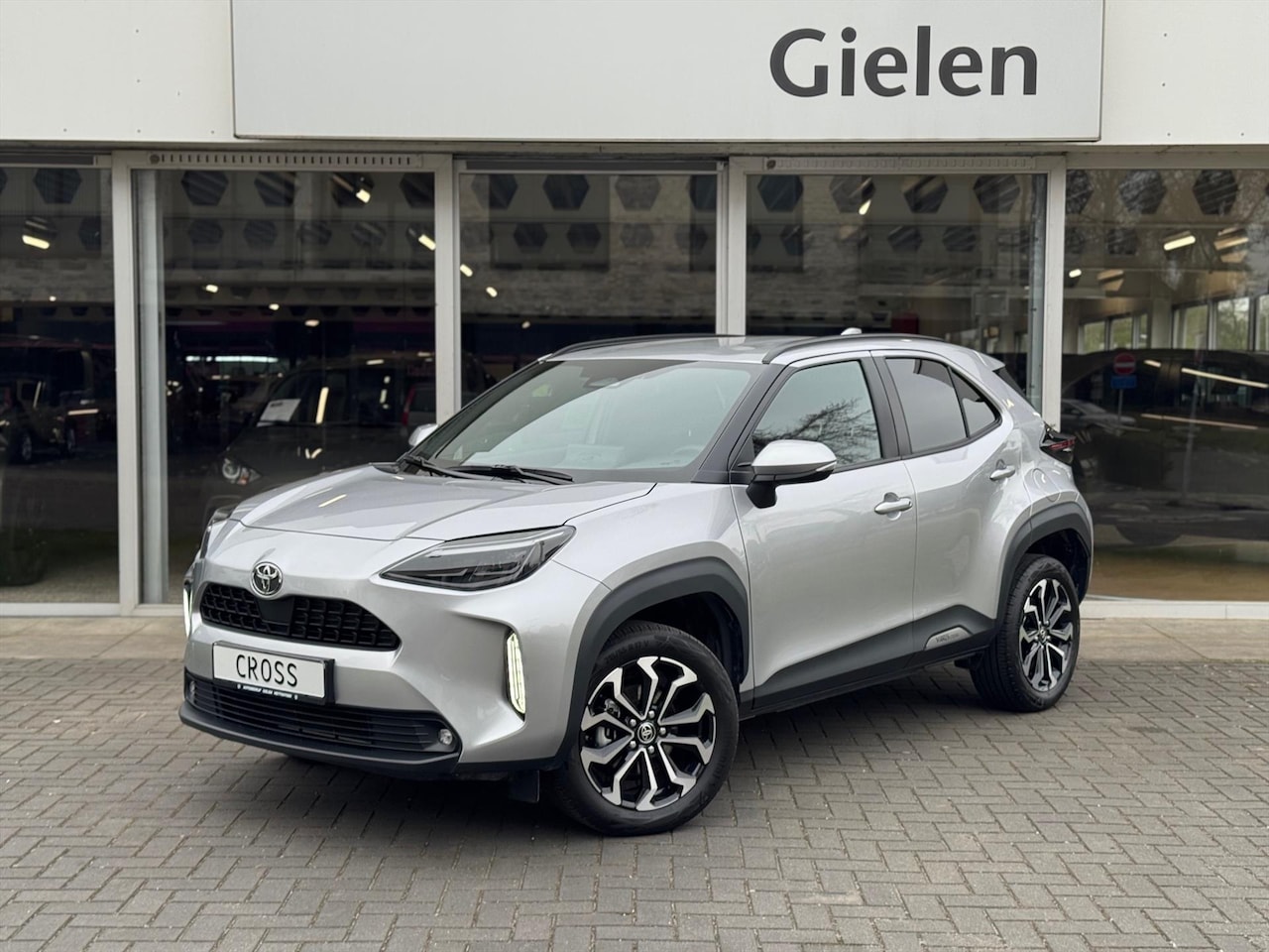 Toyota Yaris Cross - 1.5 Hybrid First Edition Plus | Stoel + Stuurverwarming, Groot scherm, Keyless, 17 inch, A - AutoWereld.nl