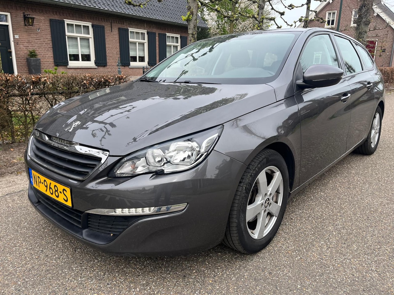 Peugeot 308 SW - 1.2 Trekhaak apk tot 30-03-2027 - AutoWereld.nl
