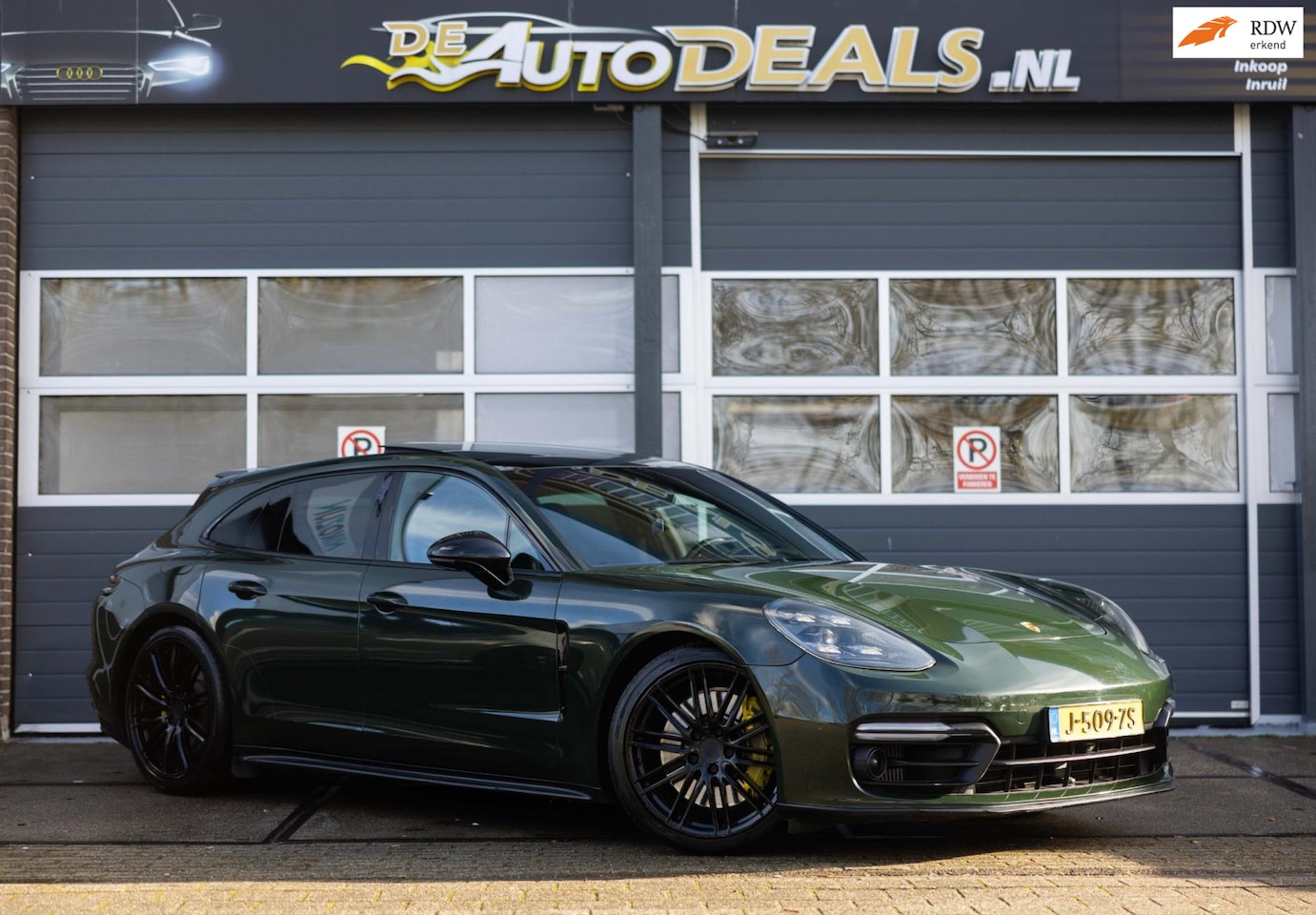 Porsche Panamera Sport Turismo - 4.0 GTS LEGERGROEN GEWRAPT - AutoWereld.nl