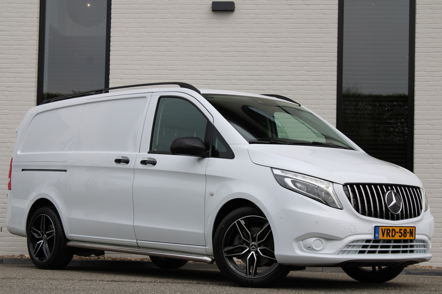 Mercedes-Benz Vito - 119 CDI Aut / Lang / Led-Xenon / Navi / Camera / Stoelverw / Vol Opties / Nette Staat - AutoWereld.nl