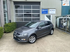 Volkswagen Polo - 1.0 First Edition PDC/Stoelverwarming/LMV