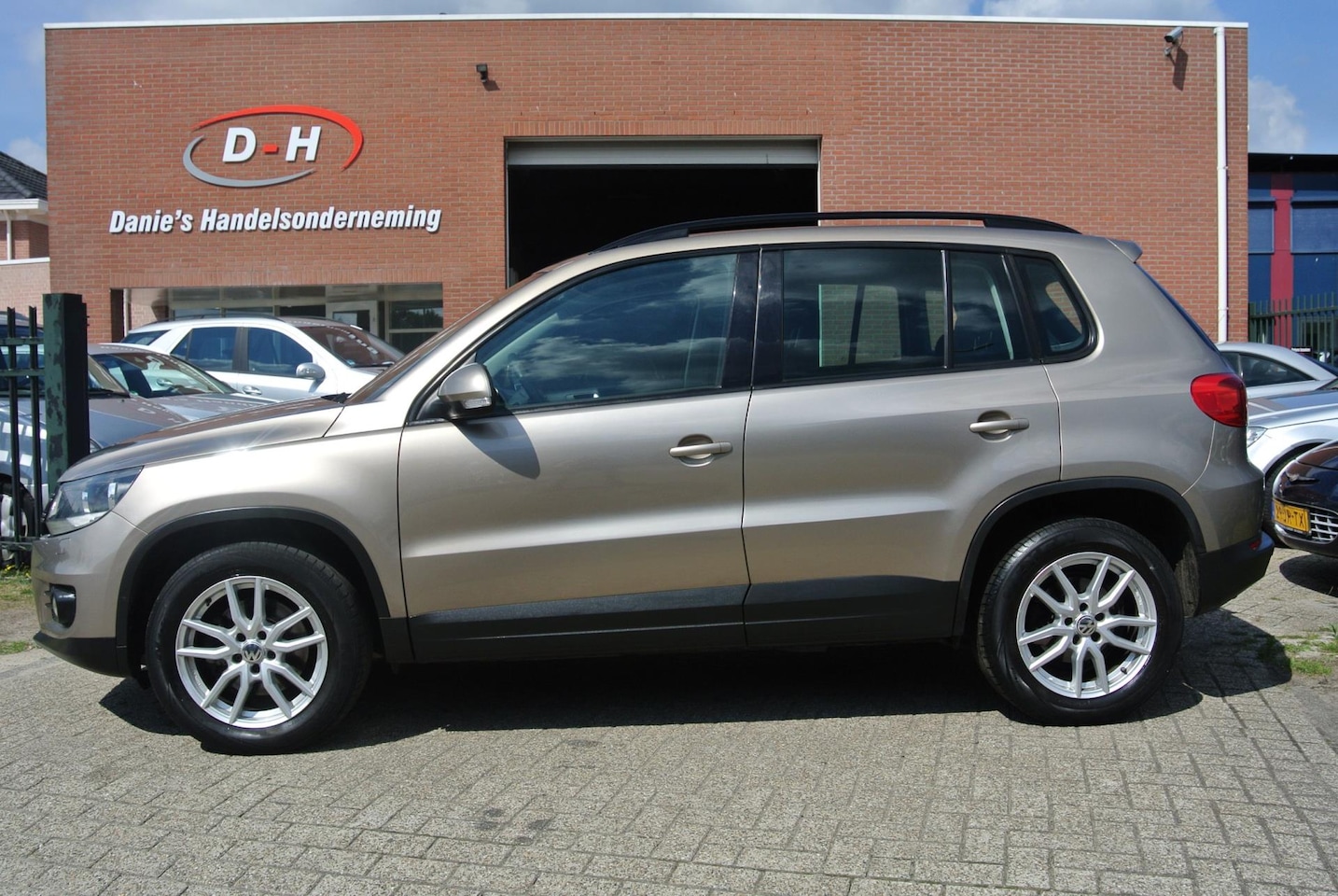 Volkswagen Tiguan - 2.0 TSI Sport&Style 4Motion automaat inruil mogelijk - AutoWereld.nl