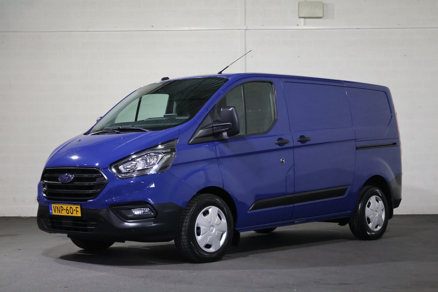 Ford Transit Custom - 2.0 TDci 130pk L1 H1 Automaat 2x Schuifdeur Navigatie - AutoWereld.nl