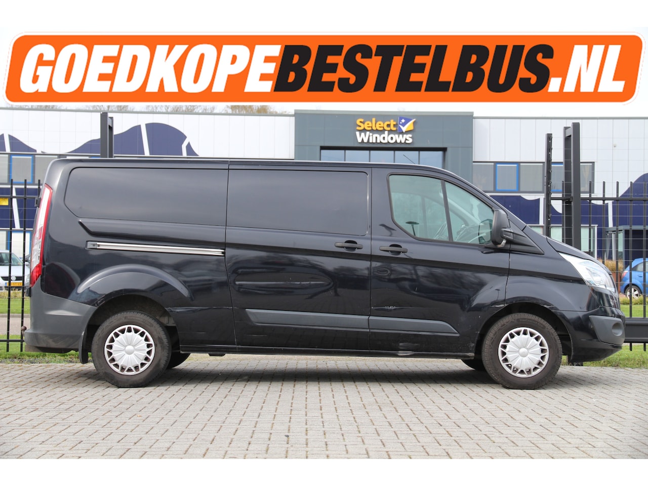 Ford Transit Custom - 2.2 TDCI 125 / L2H1 / Trekhaak / Cruise / Airco.. - AutoWereld.nl