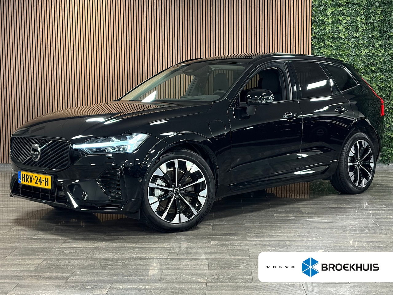 Volvo XC60 - T6 AWD Recharge Ultra Dark | Luchtvering | Trekhaak | 360° Camera | Head-Up Display | Harm - AutoWereld.nl