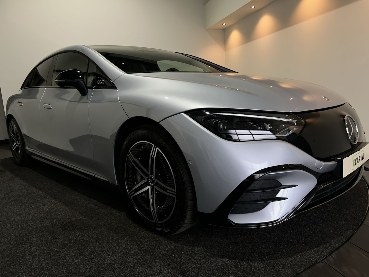 Mercedes-Benz EQE - 350 4Matic AMG Line 89 kWh Distronic, Nightpakket, KeylGo - AutoWereld.nl