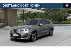 BMW iX1 - eDrive20 M Sport / Panoramadak / Trekhaak / Sportstoelen / M Adaptief onderstel / Comfort