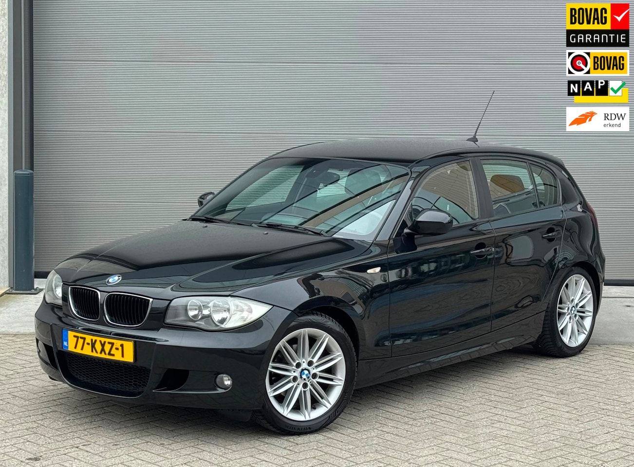 BMW 1-serie - 2.0 116I 5DR 2010 Zwart M-pakket NAVI|NAP|CLIMA - AutoWereld.nl