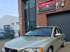 Volvo S60 - 2.4 Summum in uniek nette staat