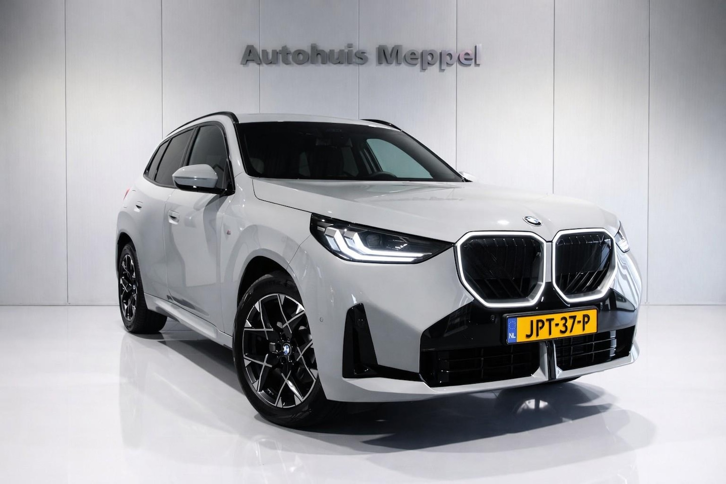 BMW X3 - X3 30e M-Sport | 360 Camera | HUD | Glow Grill | Brooklyn Grau | - AutoWereld.nl