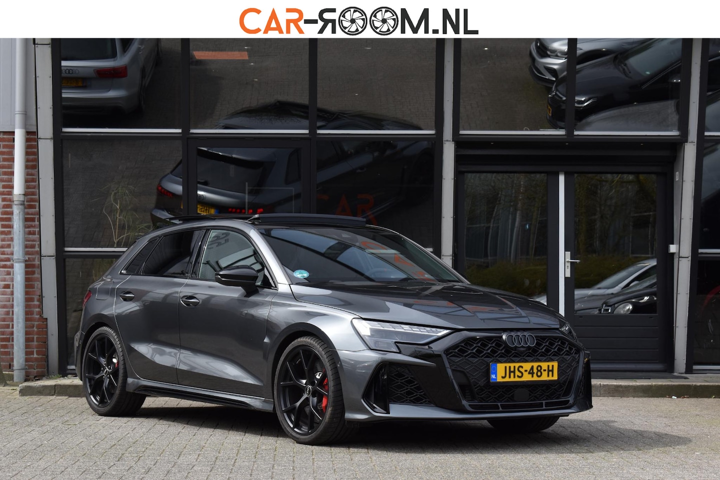 Audi RS3 - Sportback 2.5 TFSI quattro Pano Kuip Lane Keyless Sonos Camera - AutoWereld.nl