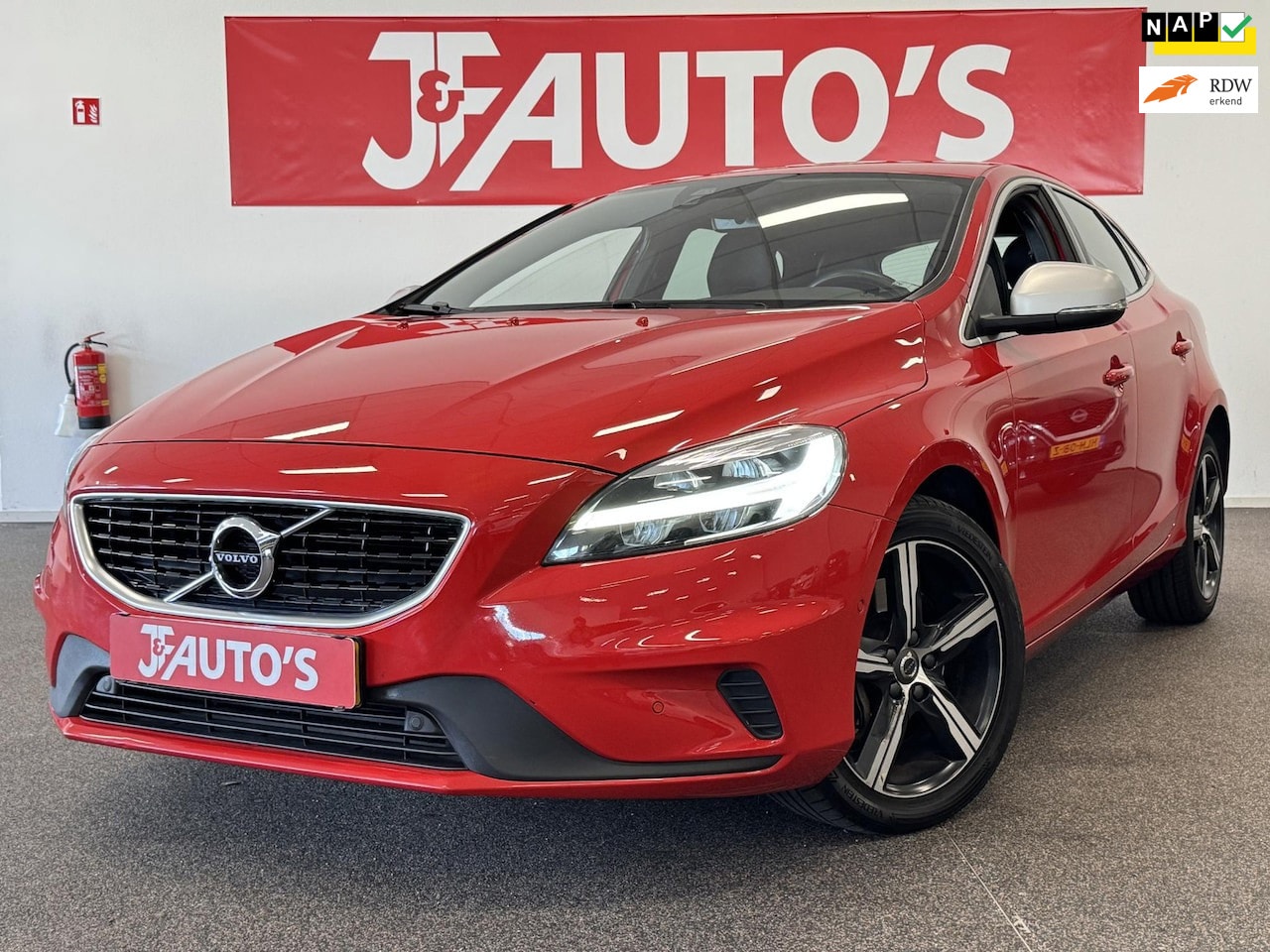 Volvo V40 - 2.0 T4 Business Sport NAVIGATIE, ECC AIRCO, CRUISE - AutoWereld.nl