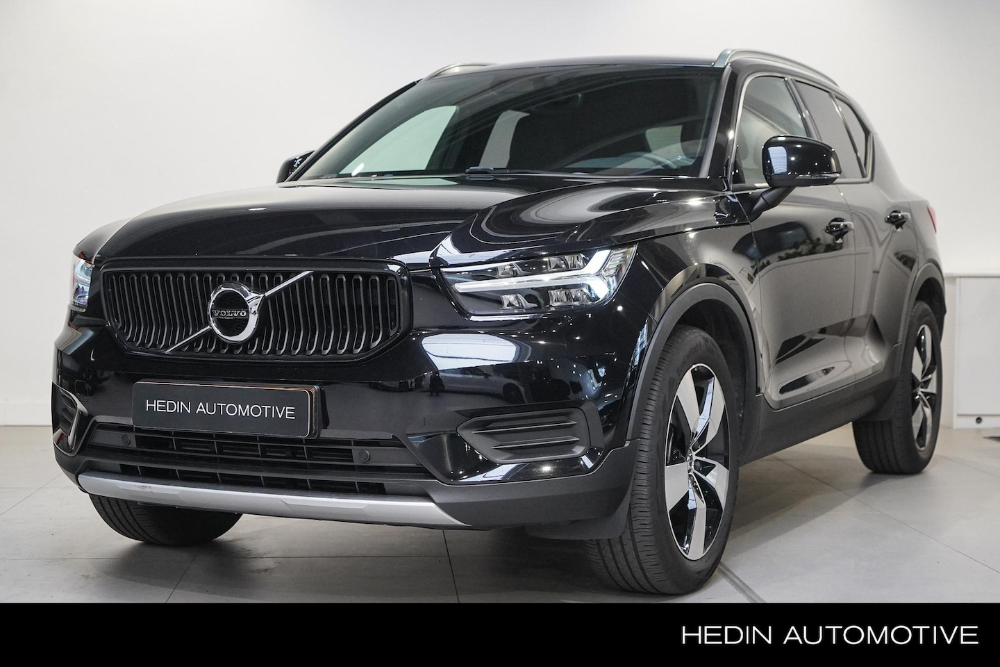 Volvo XC40 - T2 Momentum Automaat 130Pk |19"Inch LMV| Parkeer Camera Achter | Cruise Control | Climate - AutoWereld.nl