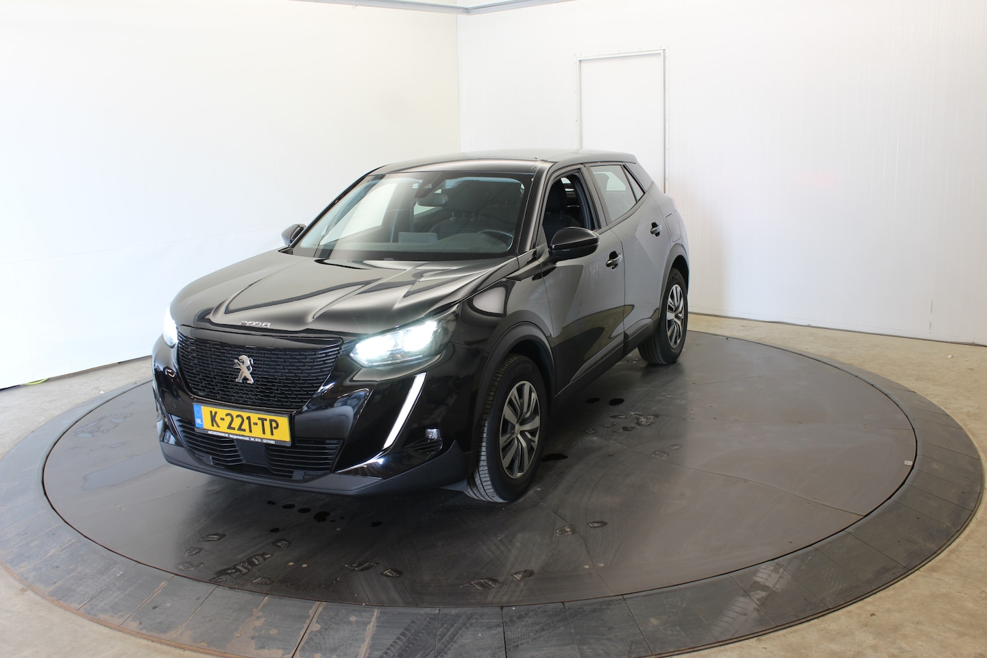 Peugeot 2008 - 1.2 PT B Lease Export prijs EX BTW en BPM EX Verbrande klep 360º Camera - AutoWereld.nl