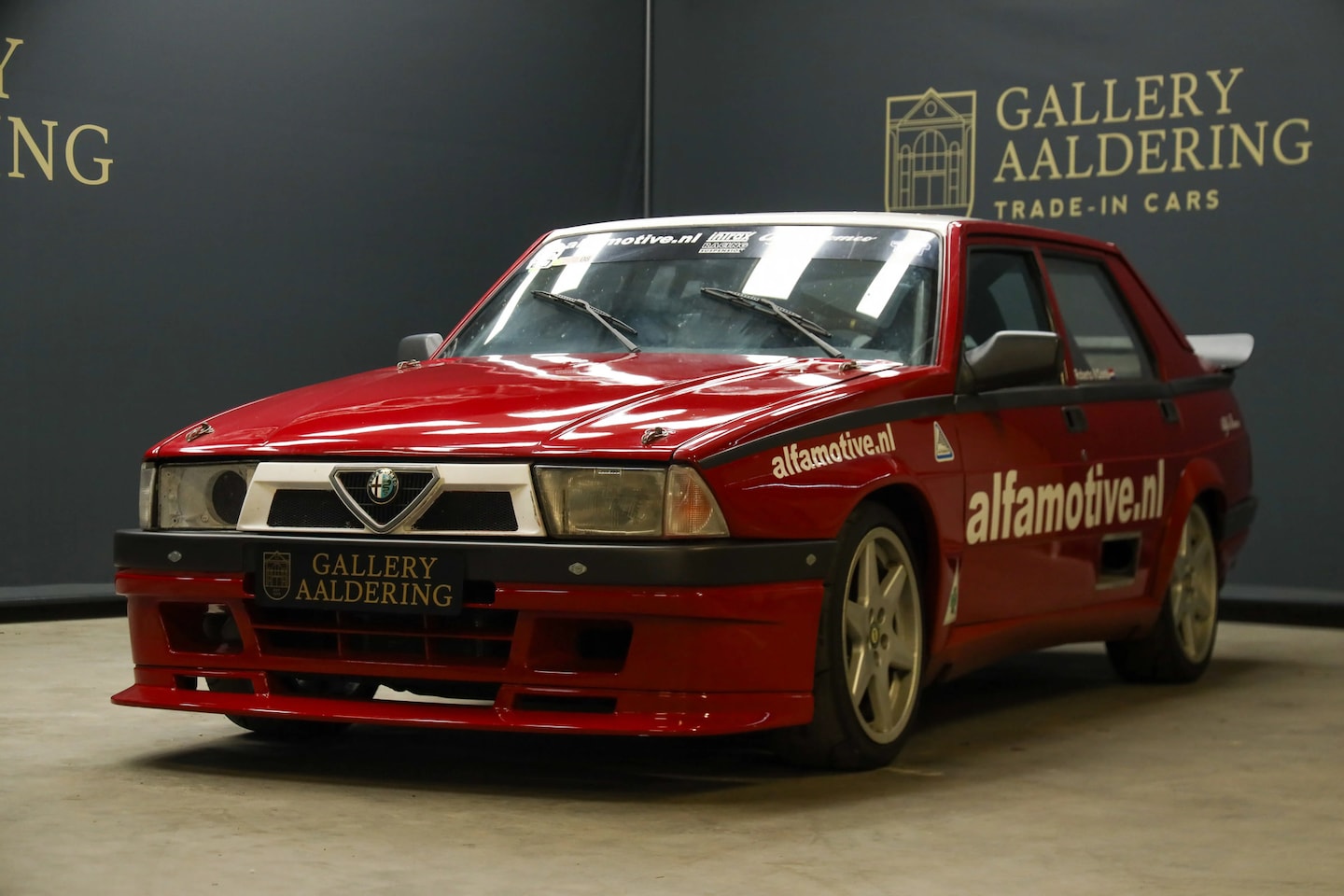 Alfa Romeo 75 - 3.0 V6 "Fast Alfa for track days" A well-maintained and solidly built track day car, A sor - AutoWereld.nl
