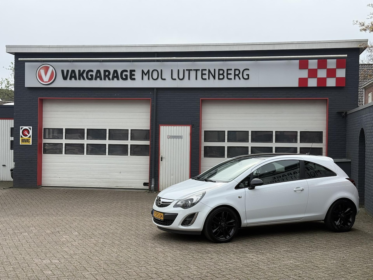 Opel Corsa - 1.4 Twinport 100pk 3d Color Edition, AIRCO, CRUISE CONTROL, BLUETOOTH, NAVI, ALL SEASON - AutoWereld.nl
