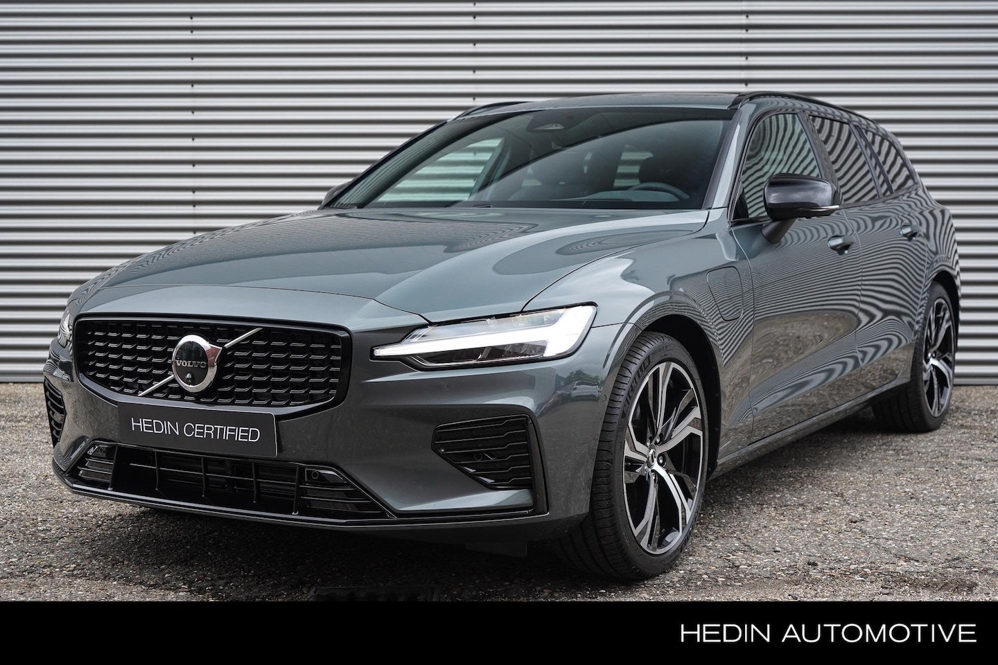 Volvo V60 - T6 Plug-in hybrid AWD Plus Dark | Panorama dak | Head Up Display | 19 inch LMV | Harman Ka - AutoWereld.nl