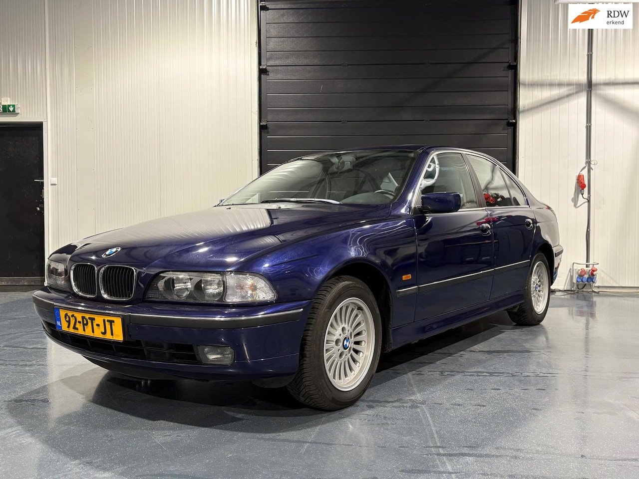 BMW 5-serie - 520i Executive 520i Executive, uitzonderlijk onderhouden! Nette staat! - AutoWereld.nl