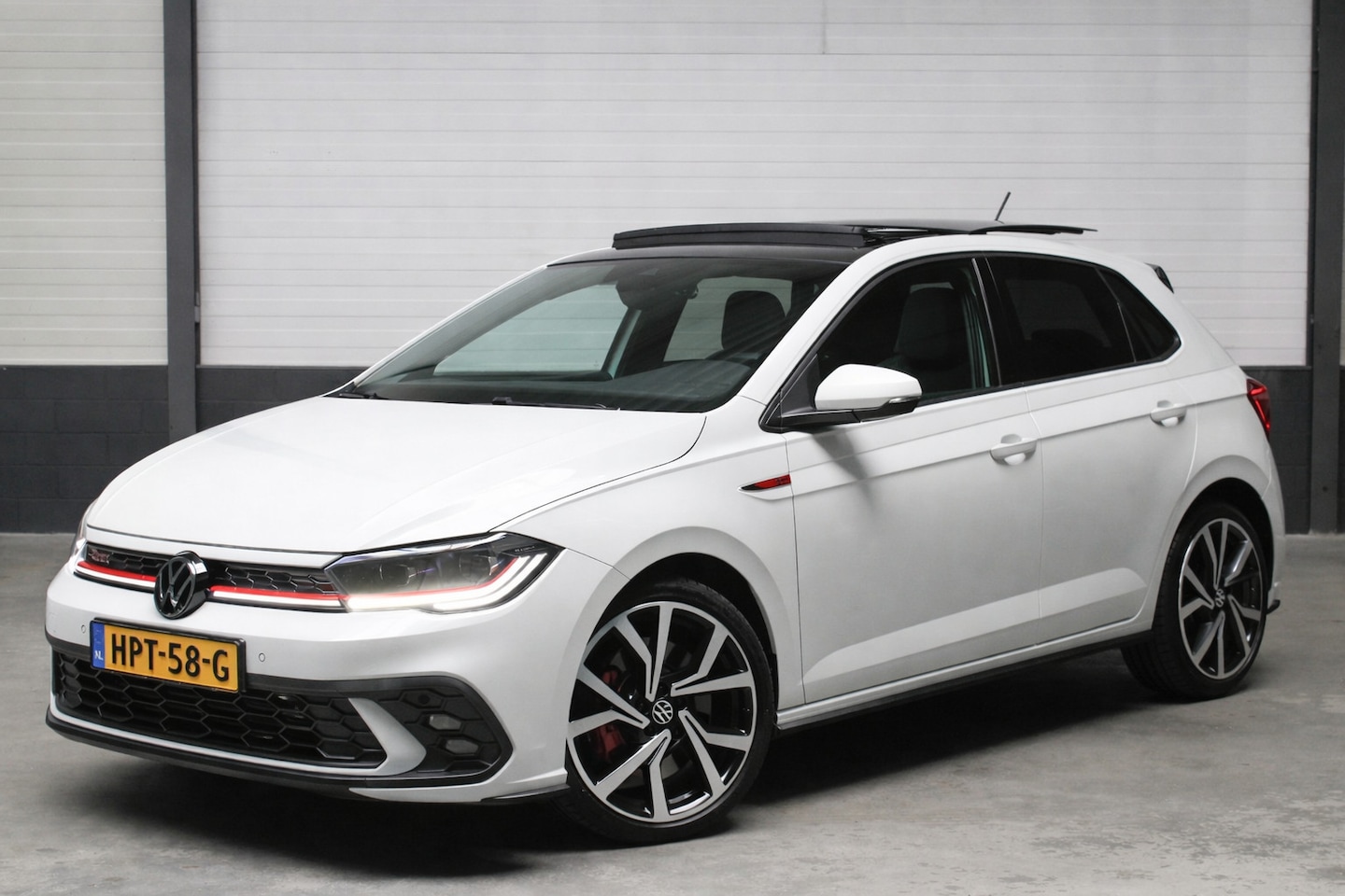 Volkswagen Polo - 2.0 TSI GTI l Pano Camera IQ Carplay - AutoWereld.nl