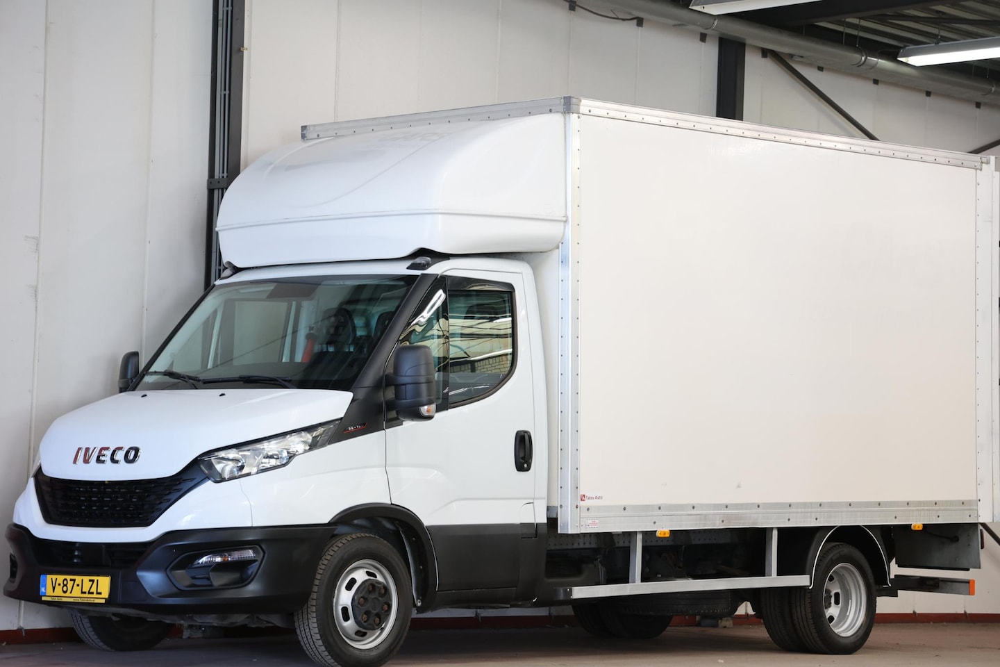 Iveco Daily - 3.0 BAKWAGEN MET ZIJDEUR EN LAADKLEP - AutoWereld.nl