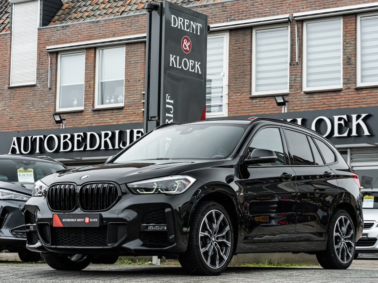 BMW X1 - xDrive20i High Exe M-Sport PANO 19 INCH HARMAN KARDON HUD CAMERA SHADOW - AutoWereld.nl