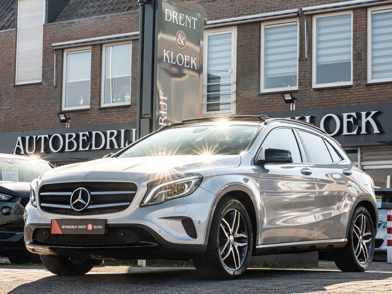 Mercedes-Benz GLA-Klasse - 180 Ambition AMG ORG NL PANO LED NIGHT PAKKET SPORTSTOELEN - AutoWereld.nl