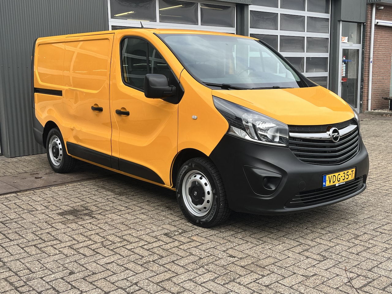 Opel Vivaro - 1.6 CDTI L1H1 Airco Cruise control Trekhaak 200kg trekgewicht betimmering laadruimte Telef - AutoWereld.nl